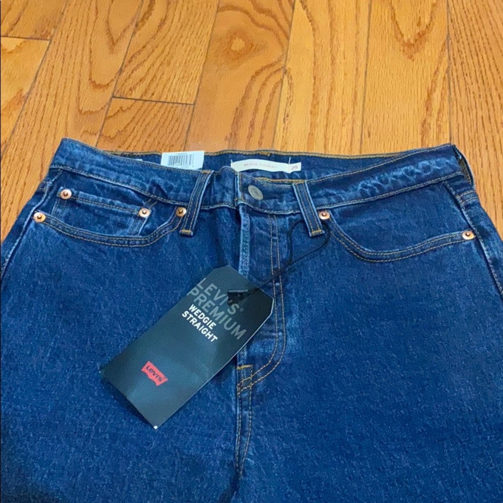 🔥🔥🔥NWT LEVI’S WEDGIE FIT STRAIGHT JEANS - Picture 7 of 7